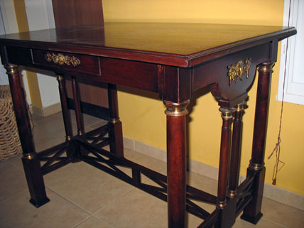 Antique French-style Table1